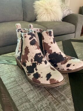 Very G Tan & Dark Brown Cow Pattern Ankle Boots